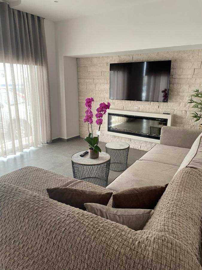 Big Blue Suites Gf Ierápetra Dış mekan fotoğraf